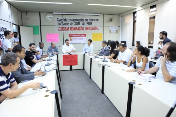 Aprovados em concurso público municipal pedem nomeação imediata. Foto: Bernardo Dias
