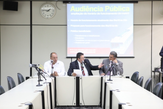 Vereadores Valdivino (PPS), Preto (DEM) e Joel Moreira Filho (PTC), na reunião da Comissão. Foto: Mila Milowski