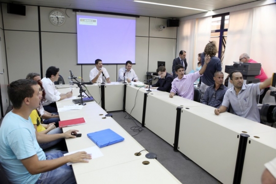 Adriano Ventura e Pedro Patrus receberam representantes da Prefeitura, moradores e ativistas para debater as remoções