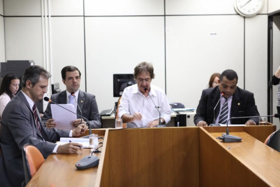 Sérgio Fernando, Elvis Côrtes, Ronaldo Gontijo (presidente) e Lúcio Bocão na reunião da CLJ (Foto: Mila Milowski)