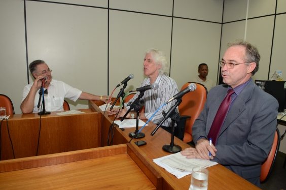 Alberto Rodrigues, Arnaldo Godoy e Heleno, membros da Comissão de Educação. (Marcos Moreira/CMBH)