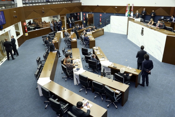 Vereador usa a tribuna na 28ª Reunião Ordinária do Plenário, em 11 de abril de 2018
