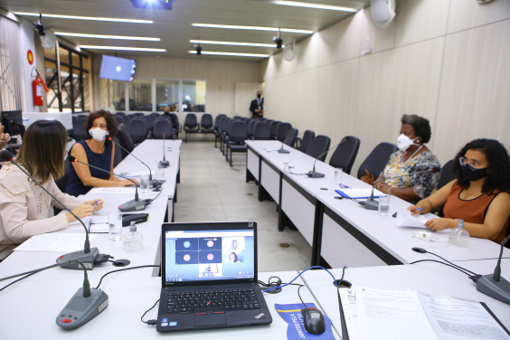 Vereadoras Sônia Lânsky, Fernanda Altoé, Macaé Evaristo e Iza Lourença, na reunião da Comissão de Mulheres da última sexta-feira (26/2)