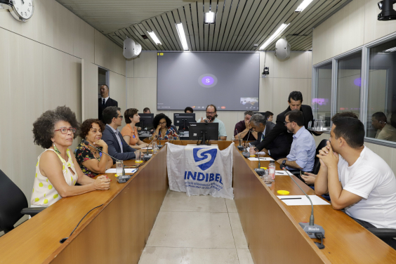 Imagem da mesa que conduziu a reunião, com Dr Bruno Pedralva ao centro