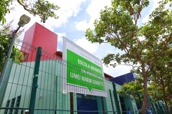 Fachada de escola municipal em BH