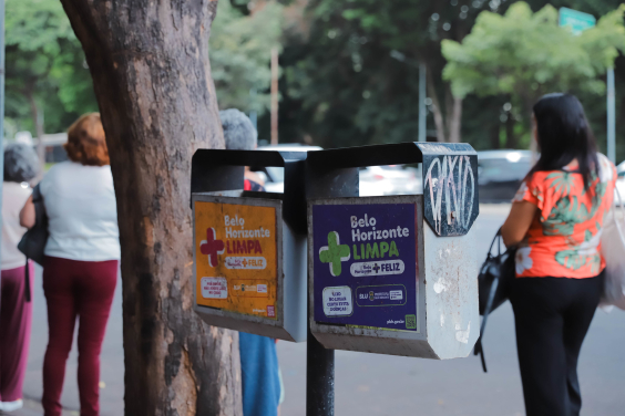 lixeiras disponibilizadas nas vias da cidade de Belo Horizonte