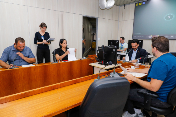 Vereadores no Plenário Helvécio Arantes