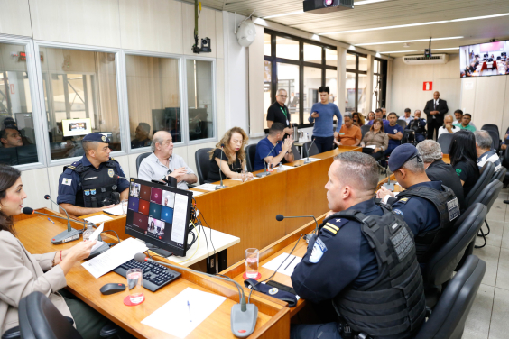 Vereadores no Plenário Camil Caram