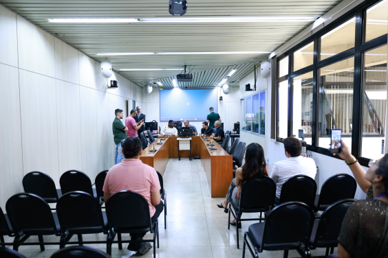 Vereadores no Plenário Camil Caram