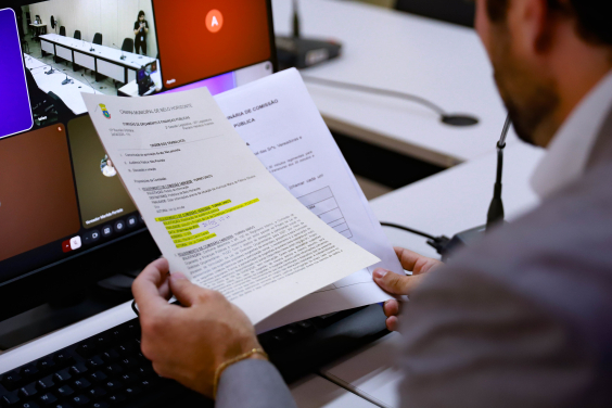 Vereador segura pauta da reunião