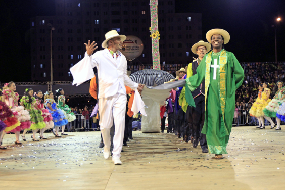 dançarinos de festa junina