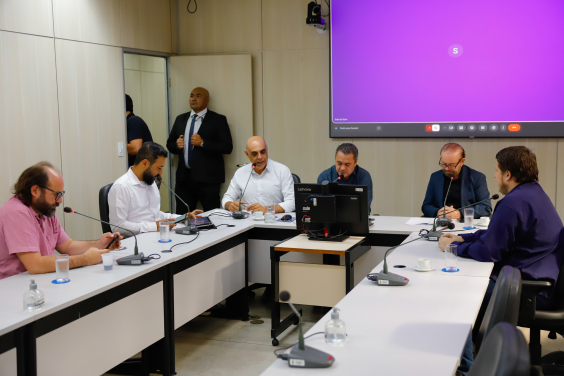 Vereadores no Plenário Helvécio Arantes