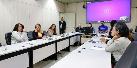 visão do plenário helvécio arantes reunindo participantes da audiência pública