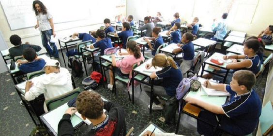 Sala de aula de escola municipal