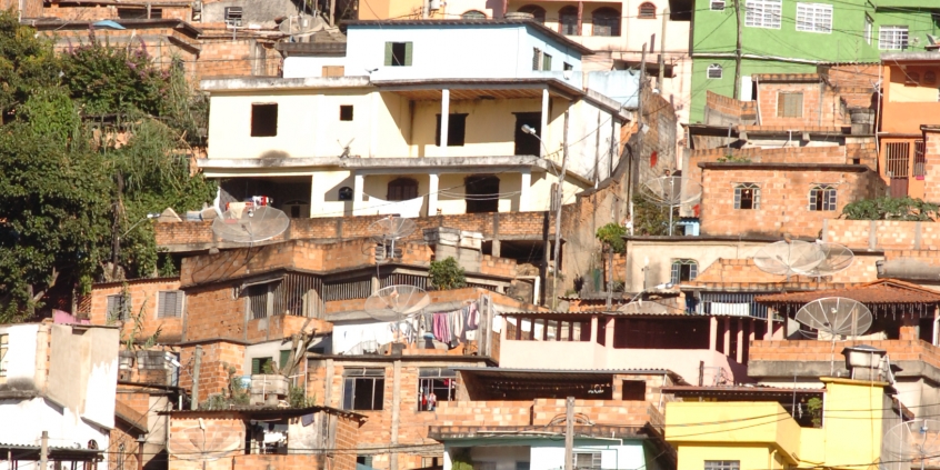 Vilas, favelas e aglomerados abrigam cerca de 25% da população de BH