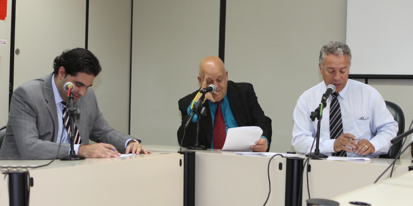 Vereadores Bruno Miranda (PDT), Henrique Braga (PSDB) e João Oscar (PRP) participam da reunião da Com. de Administração Pública