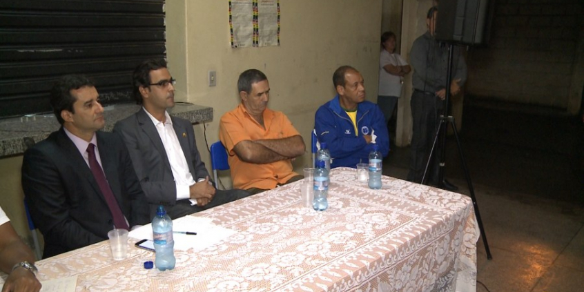 Moradores e parlamentares buscaram soluções para problemas da linha 607