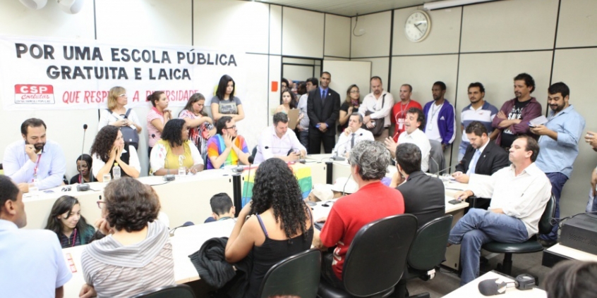 Alunos e professores defenderam abordagem de gênero nas escolas. Foto: Mila Milowski/CMBH