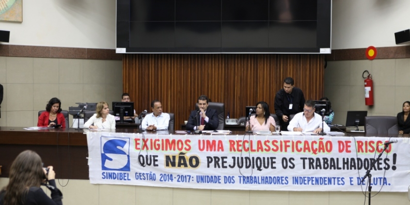 Presidente da Comissão de Saúde e Saneamento, Dr. Nilton, debateu abono com servidores e representantes da Prefeitura 