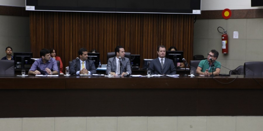 Marcelo Álvaro Antônio, Dr. Nilton, Professor Wendel e convidados debatem plano de carreira de ACEs e ACSs do município