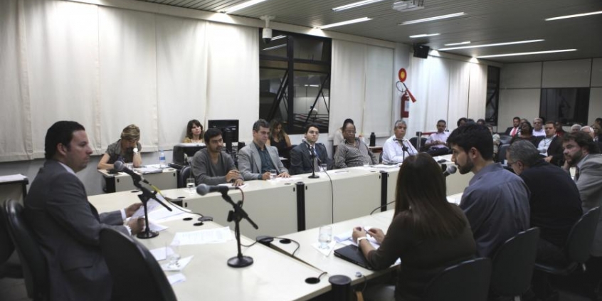 Vereador Professor Wendel ouviu moradores e poder público na audiência da Comissão de Direitos Humanos e Defesa do Consumidor