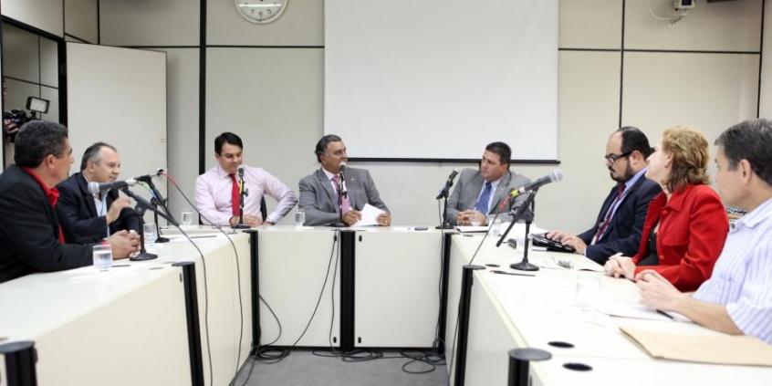 Faixa azul foi tema de audiência na Câmara