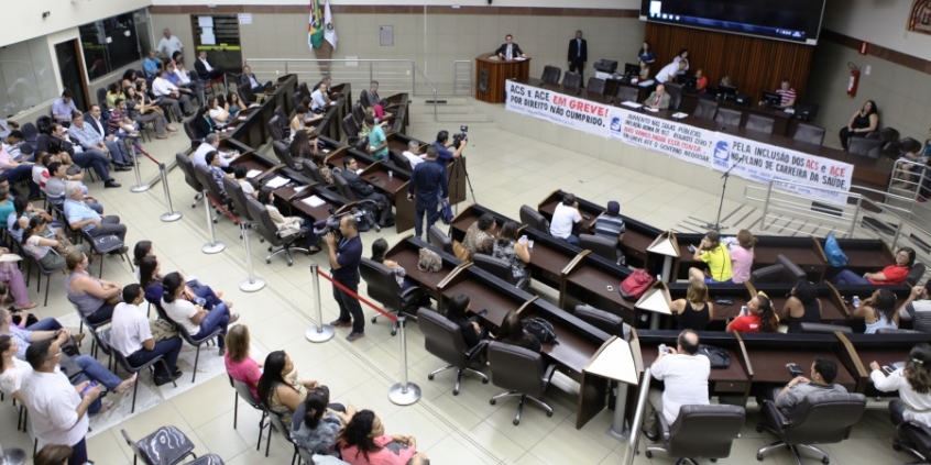 Servidores ocupam plenário por negociação salarial com a Prefeitura. Foto: Divulgação/CMBH