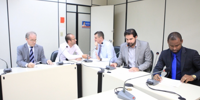 Comissão de Administração Pública - Foto: Mila Milowiski