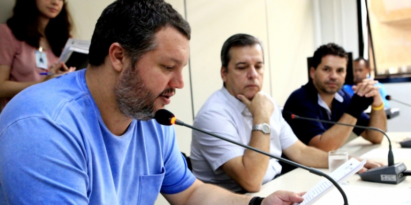 Pedro Patrus (PT), Leonardo Mattos (PV) e Adriano Ventura (PT), em reunião da Comissão de Direitos Humanos. Foto: Rafa Aguiar