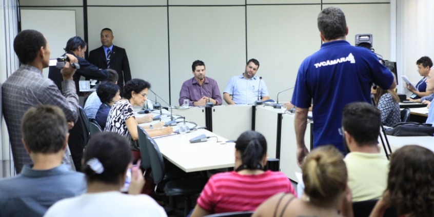 Em audiência, comunidade critica proposta de remoção de moradias. Foto: Bernardo Dias