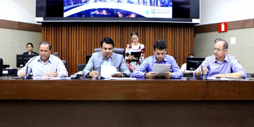 Vilmo Gomes, Jorge Santos, Reinaldo Sacolão e Bispo Fernando na reunião da Comissão de Orçamento (Foto:Rafa Aguiar/CMBH)