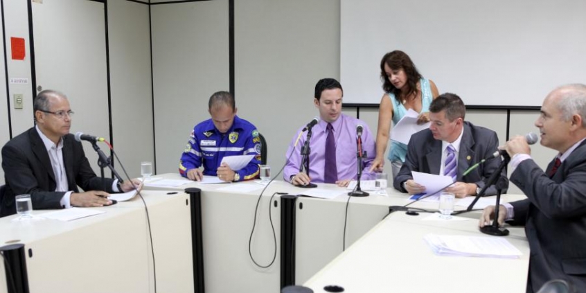 Comissão de Administração Pública aprova audiência sobre servidores aposentados 