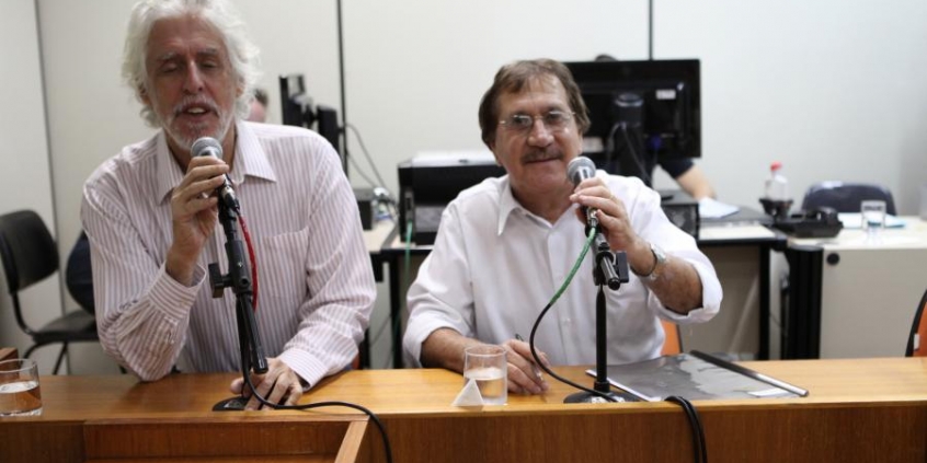 Vereadores Arnaldo Godoy e Ronaldo Gontijo em reunião ordinária da Comissão de Educação