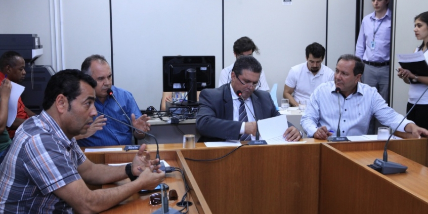Autair Gomes, Silvinho Rezende, Preto e Vilmo Gomes aprovaram três audiências pública (Foto: Eduardo Profeta)