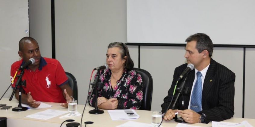 Vereadores Juninho Paim (suplente), Elaine Matozinhos e Sérgio Fernando em reunião da Comissão Especial Lagoa da Pampulha