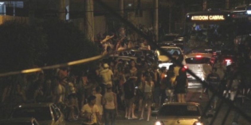 Trânsito congestionado, barulho e brigas perturbam vizinhança dos bares próximos à PUC (Foto: Jornal Hoje em Dia)