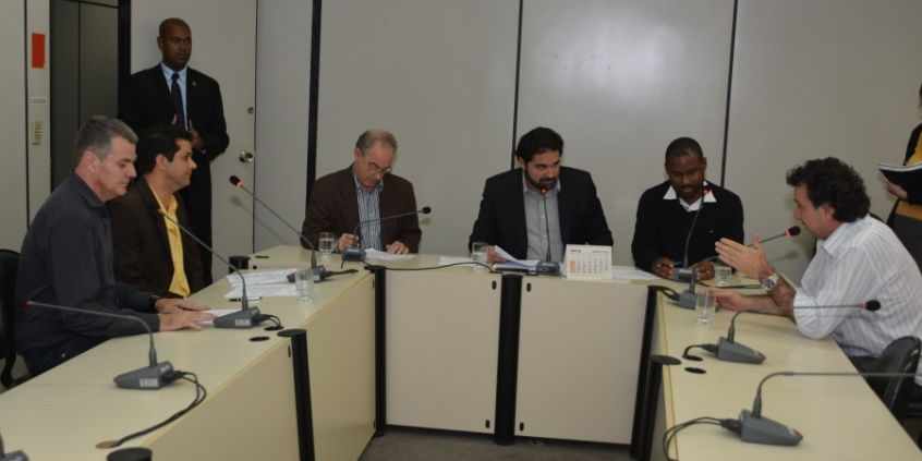 Juliano Lopes, Reinaldo Sacolão, Heleno, Bruno Miranda e Juninho Paim acolheram requerimentos de Gilson Reis (Bernardo Dias)
