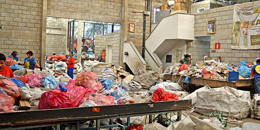 Projeto de lei propõe recolhimento gratuito de rejeitos das associações e cooperativas pela SLU (Foto: Portal-PBH)