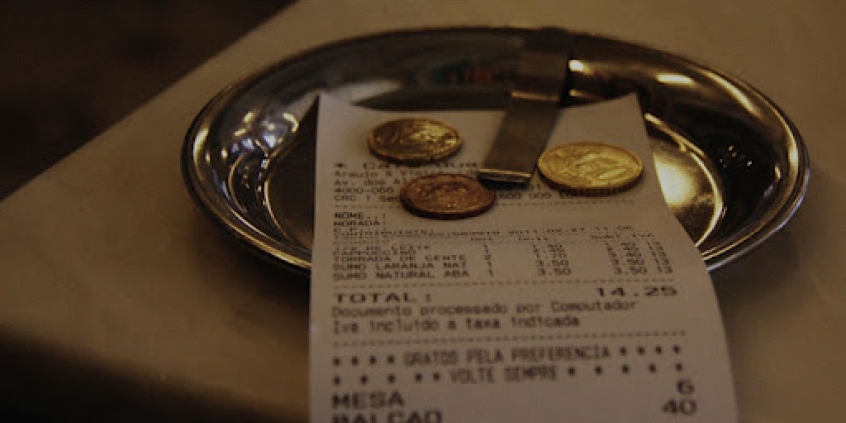Lei obriga bares e restaurantes a informarem que gorjeta é opcional