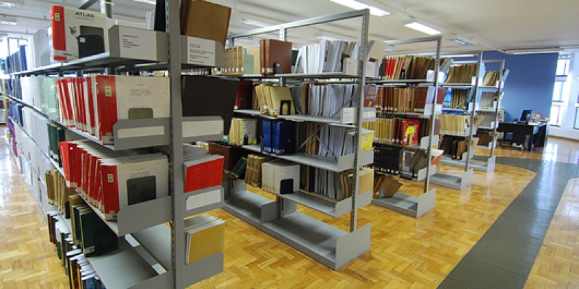 Projeto prevê destinação de pelo menos 5% do acervo para deficientes visuais nas bibliotecas municipais - Foto: Portal PBH