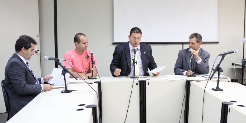 Também em pauta riscos da automedicação e combate às hepatites virais - Foto: Mila Milowski