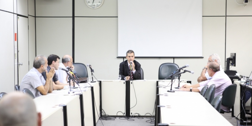 Despoluição da represa foi tema de audiência (Foto: Mila Milowski).