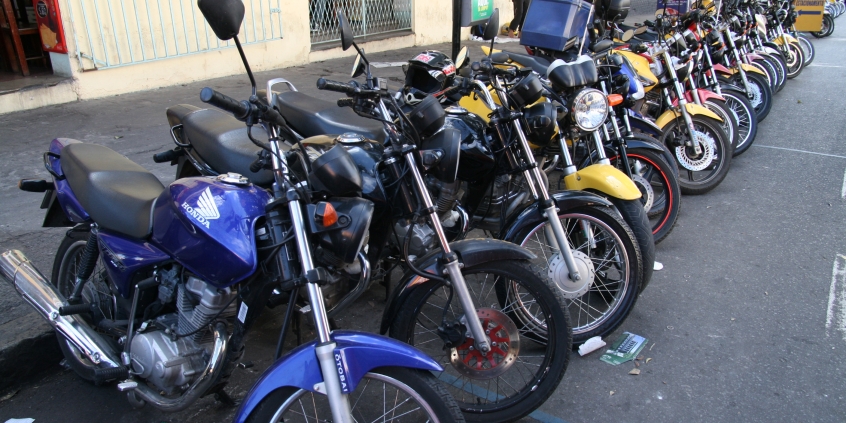 Estacionamentos de motos na cidade não comportam mais a demanda