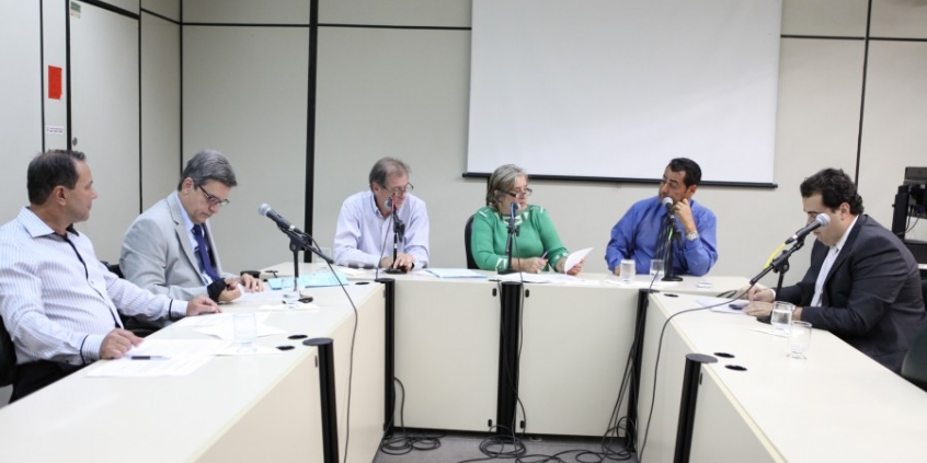 Vereadores Vilmo Gomes, Leonardo Mattos, Alexandre Gomes, Autair Gomes e Pablito na Comissão de Meio Ambiente e Política Urbana