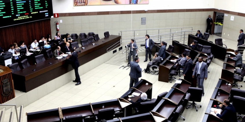 Proibição do fechamento de ruas para uso privado avança em 1º turno. Foto: Rafa Aguiar/CMBH
