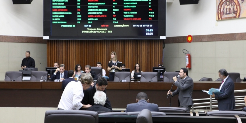Impasse entre base e oposição sobre projetos de autoria do Executivo poderá atrasar as votações no plenário 