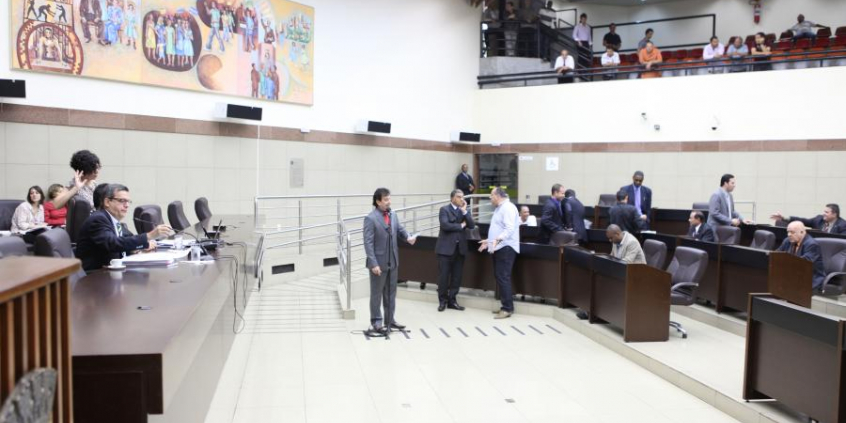 Em extraordinária, Plenário aprovou diretrizes orçamentárias para 2014 com 30 emendas