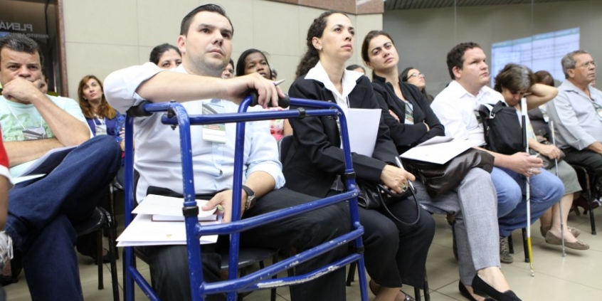 Pessoas com deficiência cobram aposentadoria especial por tempo de serviço em seminário na Câmara, nesta 5ª-feira (29/8)