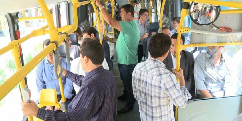 Vereadores viajam no BRT e conhecem centro de controle 