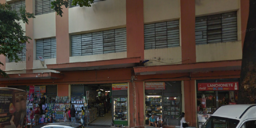 Fachada lateral do Shopping Popular Tupinambás, em Belo Horizonte